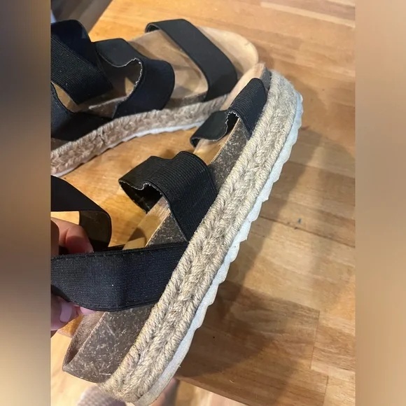 Nature breeze women’s elastic straps platform sandals - Picture 3 of 5